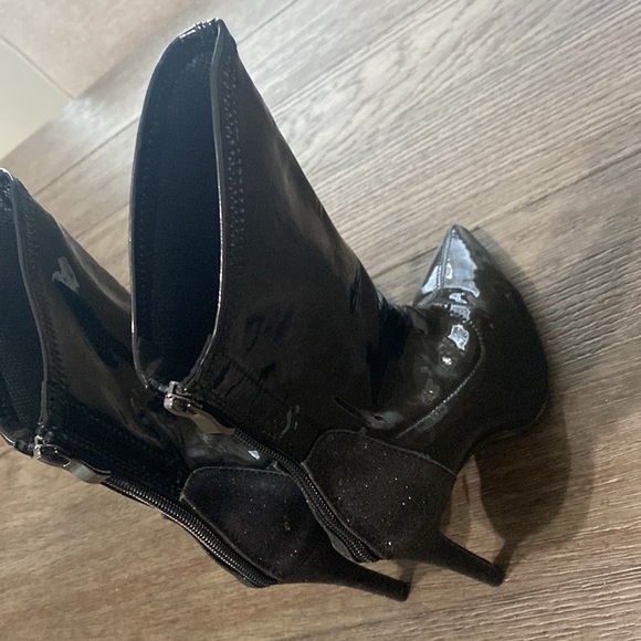 NWT BURJU Savage Ankle Closed Pointed Toe Wet Look With Sparkle Heel | size 6.5 - Picture 8 of 10